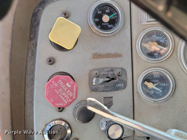 image for item NZ9833 1992 Ford  L9000 log loading truck 