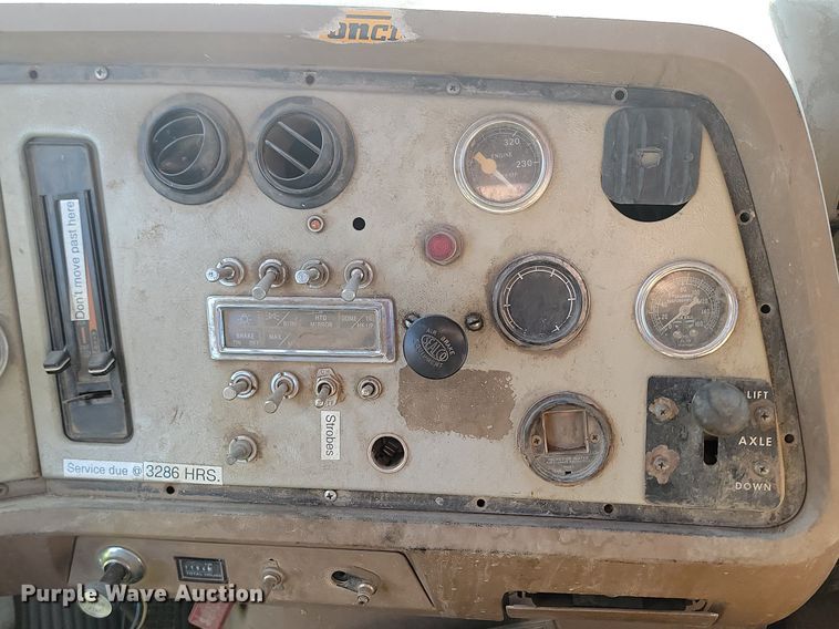 image for item NZ9833 1992 Ford  L9000 log loading truck 