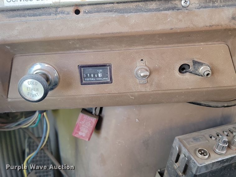 image for item NZ9833 1992 Ford  L9000 log loading truck 