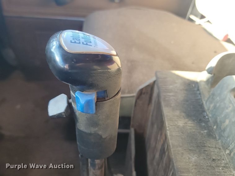 image for item NZ9833 1992 Ford  L9000 log loading truck 