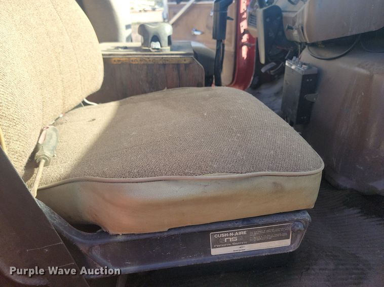 image for item NZ9833 1992 Ford  L9000 log loading truck 