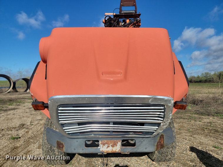 image for item NZ9833 1992 Ford  L9000 log loading truck 