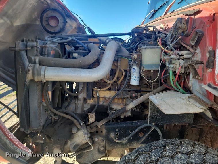 image for item NZ9833 1992 Ford  L9000 log loading truck 