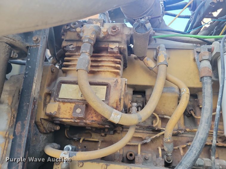 image for item NZ9833 1992 Ford  L9000 log loading truck 