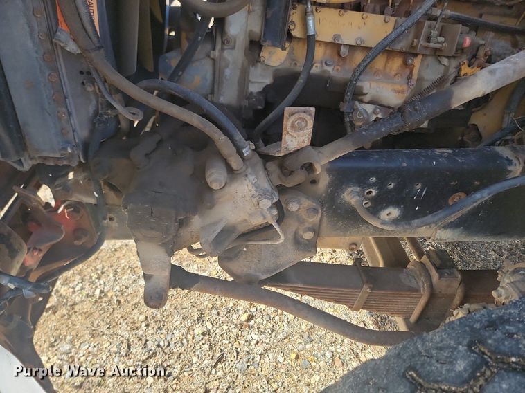 image for item NZ9833 1992 Ford  L9000 log loading truck 