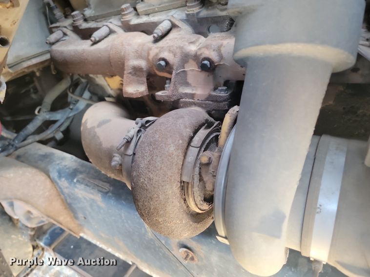 image for item NZ9833 1992 Ford  L9000 log loading truck 