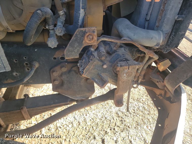 image for item NZ9833 1992 Ford  L9000 log loading truck 