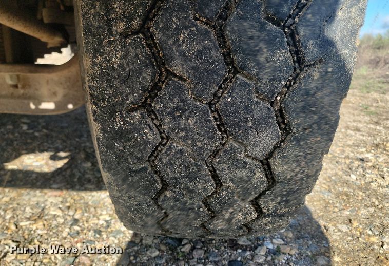 image for item NZ9833 1992 Ford  L9000 log loading truck 