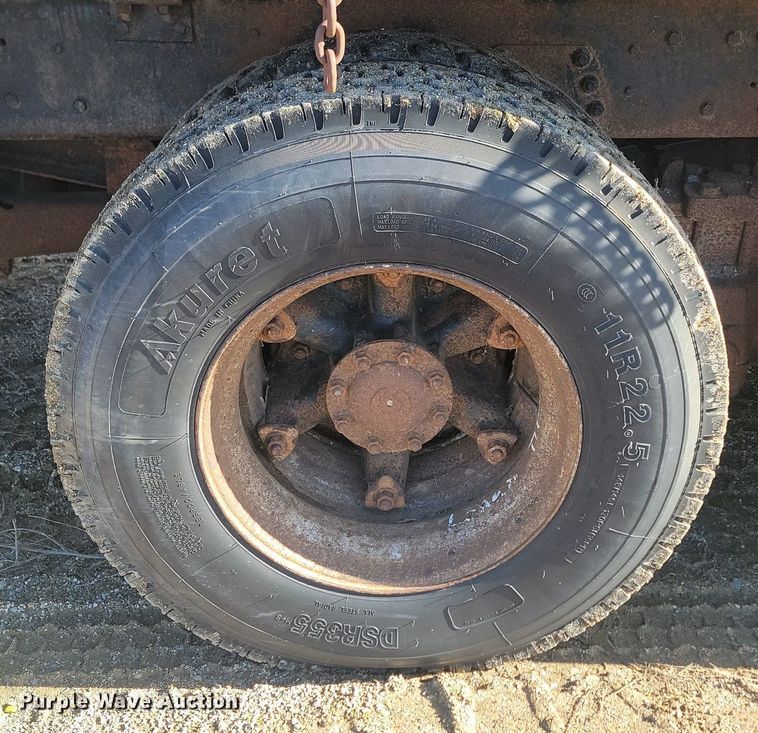 image for item NZ9833 1992 Ford  L9000 log loading truck 