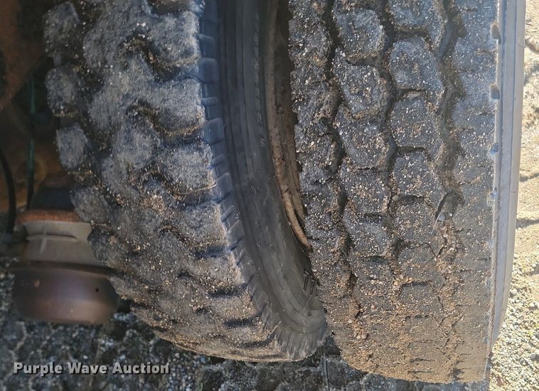 image for item NZ9833 1992 Ford  L9000 log loading truck 