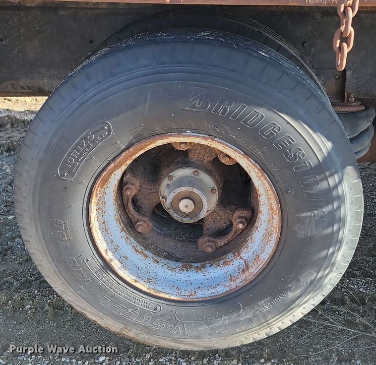 image for item NZ9833 1992 Ford  L9000 log loading truck 