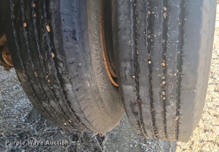 image for item NZ9833 1992 Ford  L9000 log loading truck 