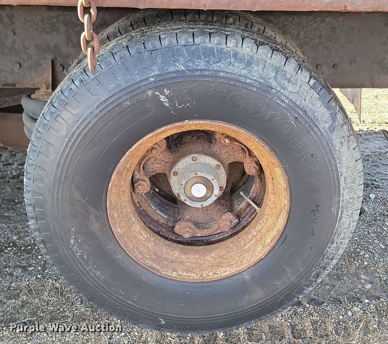 image for item NZ9833 1992 Ford  L9000 log loading truck 