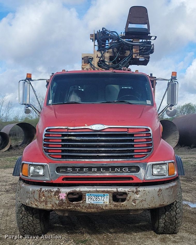 image for item NZ9834 2000 Sterling LT9500 log loader truck