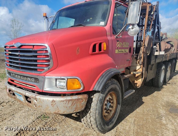 image for item NZ9834 2000 Sterling LT9500 log loader truck