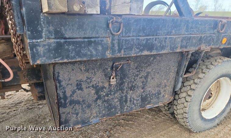 image for item NZ9834 2000 Sterling LT9500 log loader truck