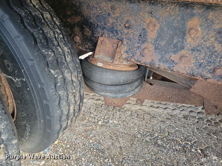 image for item NZ9834 2000 Sterling LT9500 log loader truck