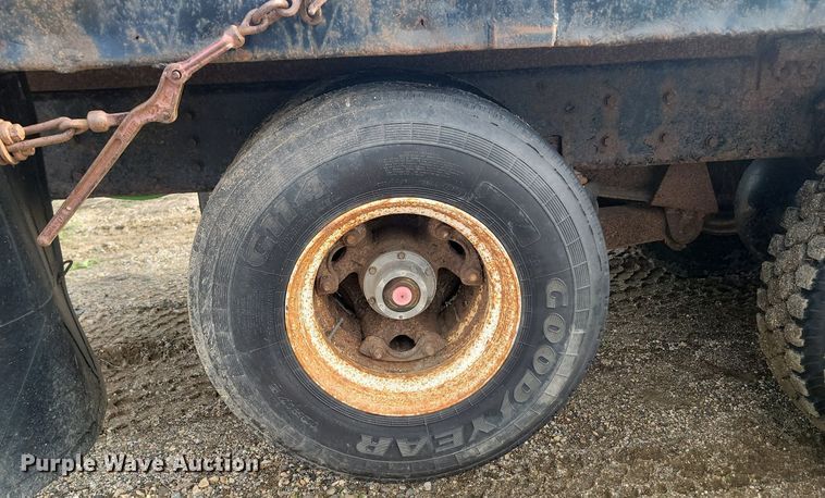 image for item NZ9834 2000 Sterling LT9500 log loader truck