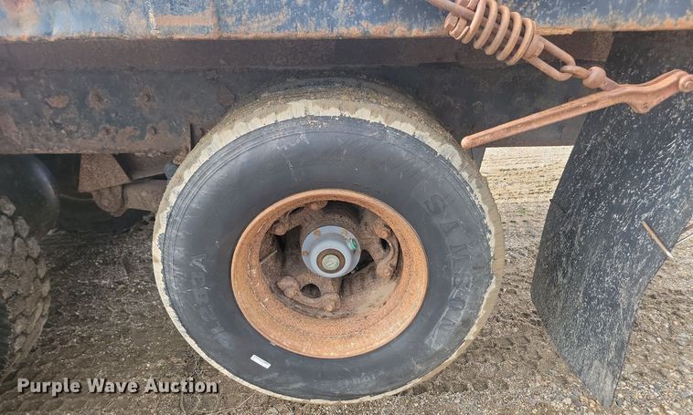 image for item NZ9834 2000 Sterling LT9500 log loader truck