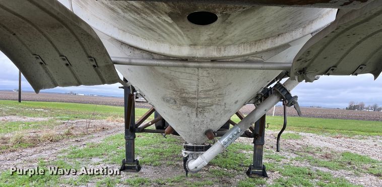 image for item OG9866 1977 Butler MFG pneumatic dry bulk trailer