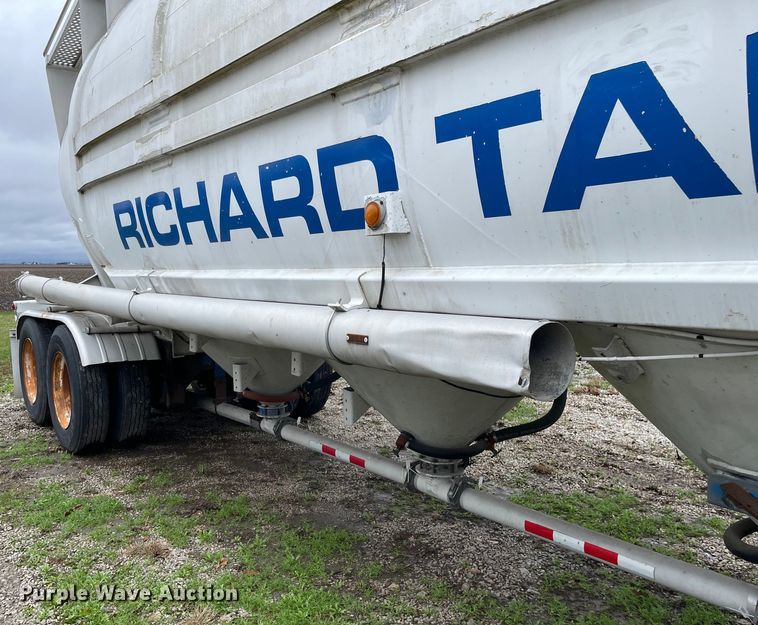 image for item OG9866 1977 Butler MFG pneumatic dry bulk trailer