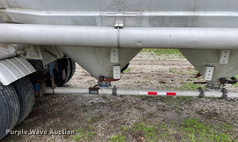 image for item OG9866 1977 Butler MFG pneumatic dry bulk trailer