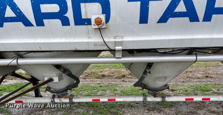 image for item OG9866 1977 Butler MFG pneumatic dry bulk trailer