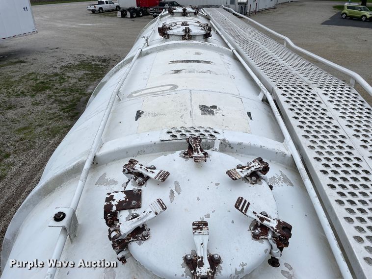 image for item OG9866 1977 Butler MFG pneumatic dry bulk trailer