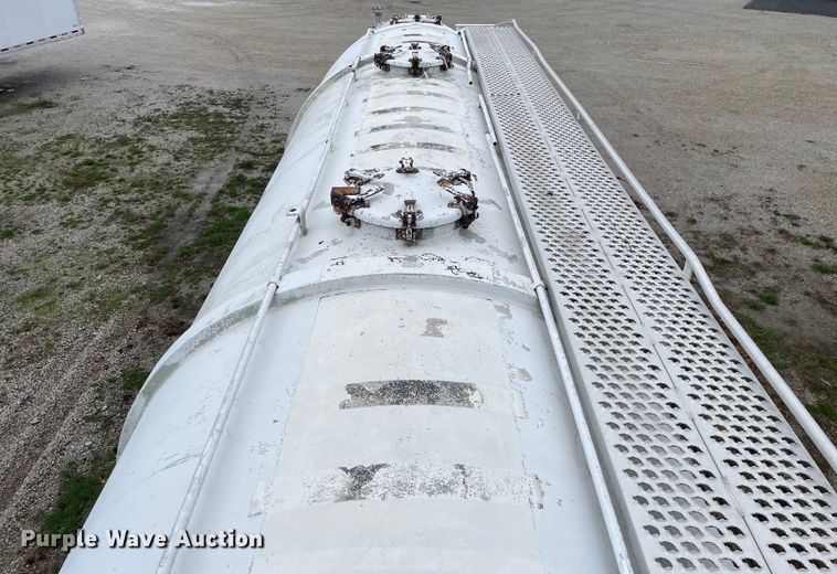 image for item OG9866 1977 Butler MFG pneumatic dry bulk trailer