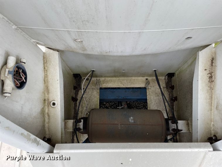 image for item OG9866 1977 Butler MFG pneumatic dry bulk trailer