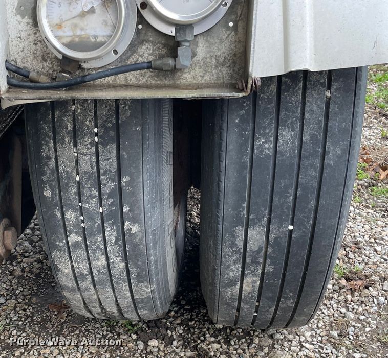 image for item OG9866 1977 Butler MFG pneumatic dry bulk trailer