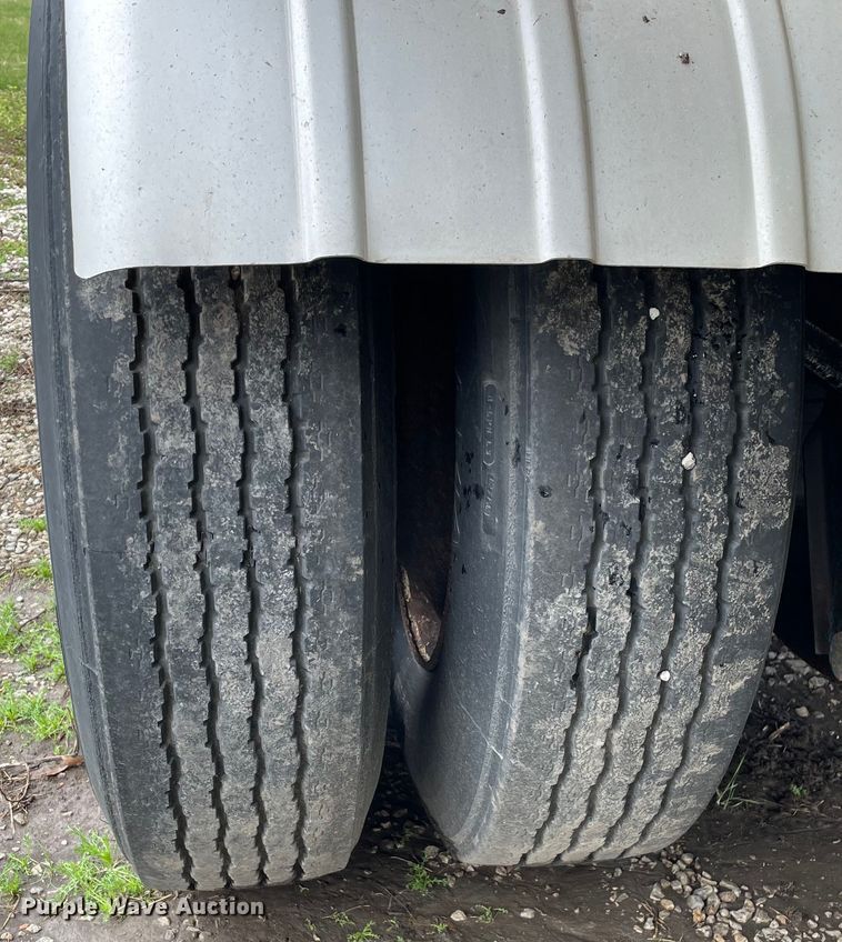 image for item OG9866 1977 Butler MFG pneumatic dry bulk trailer