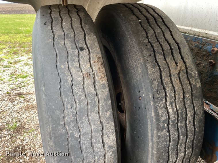 image for item OG9866 1977 Butler MFG pneumatic dry bulk trailer