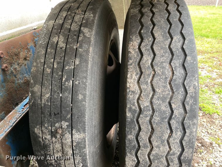 image for item OG9866 1977 Butler MFG pneumatic dry bulk trailer