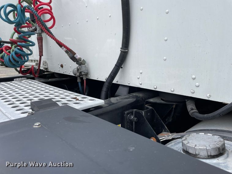 image for item OG9910 2015 Kenworth  T660 semi truck