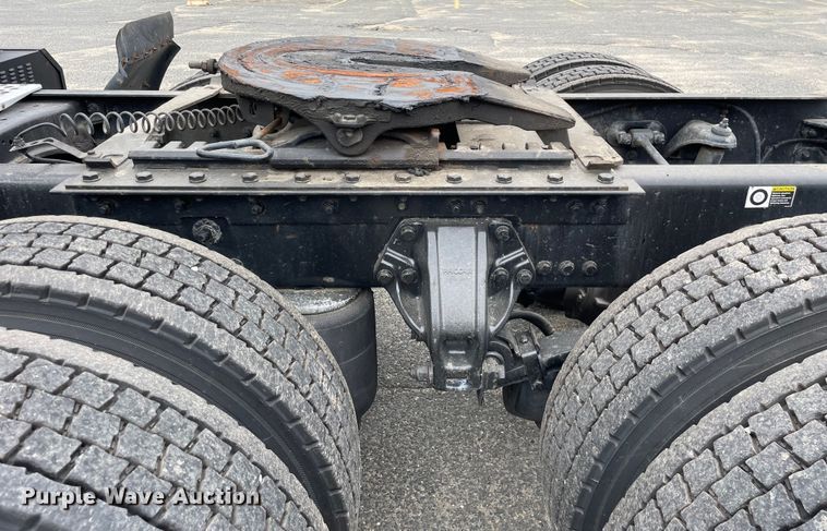 image for item OG9910 2015 Kenworth  T660 semi truck