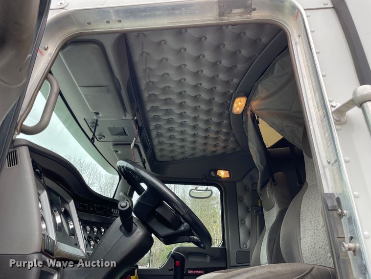 image for item OG9910 2015 Kenworth  T660 semi truck