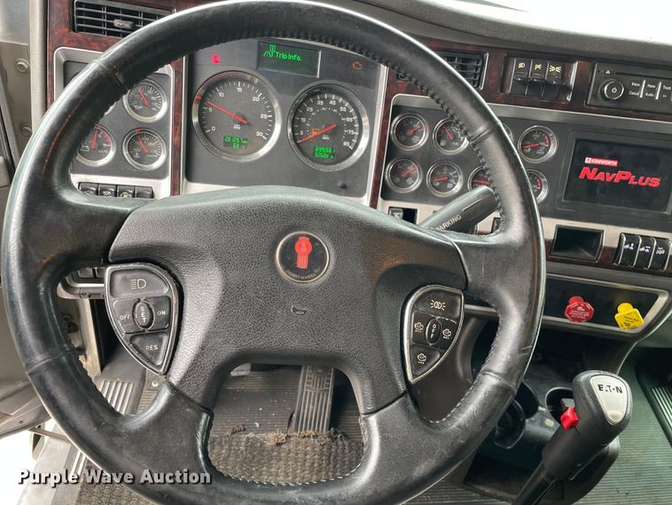 image for item OG9910 2015 Kenworth  T660 semi truck