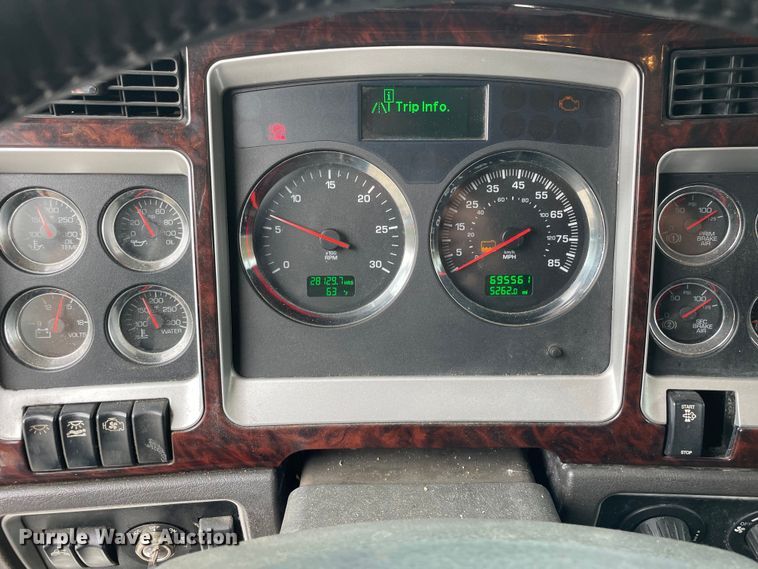 image for item OG9910 2015 Kenworth  T660 semi truck