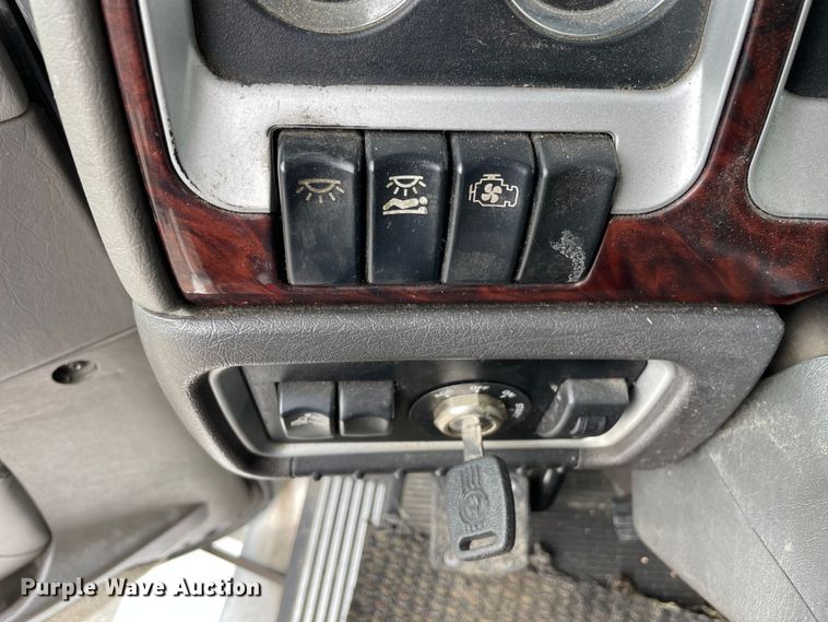 image for item OG9910 2015 Kenworth  T660 semi truck