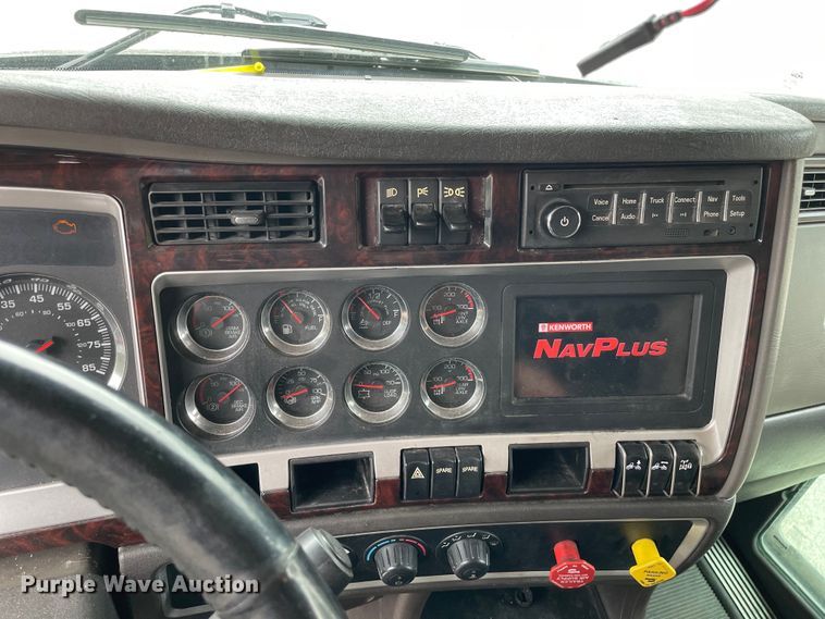 image for item OG9910 2015 Kenworth  T660 semi truck