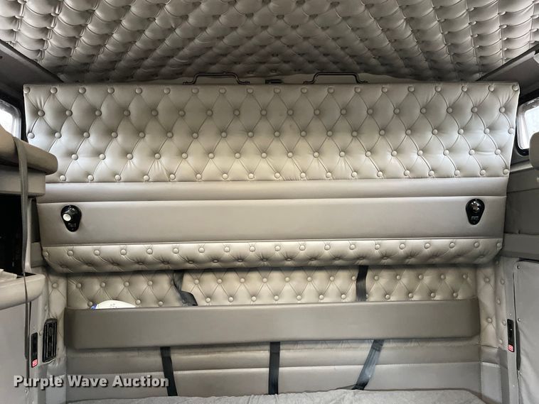 image for item OG9910 2015 Kenworth  T660 semi truck