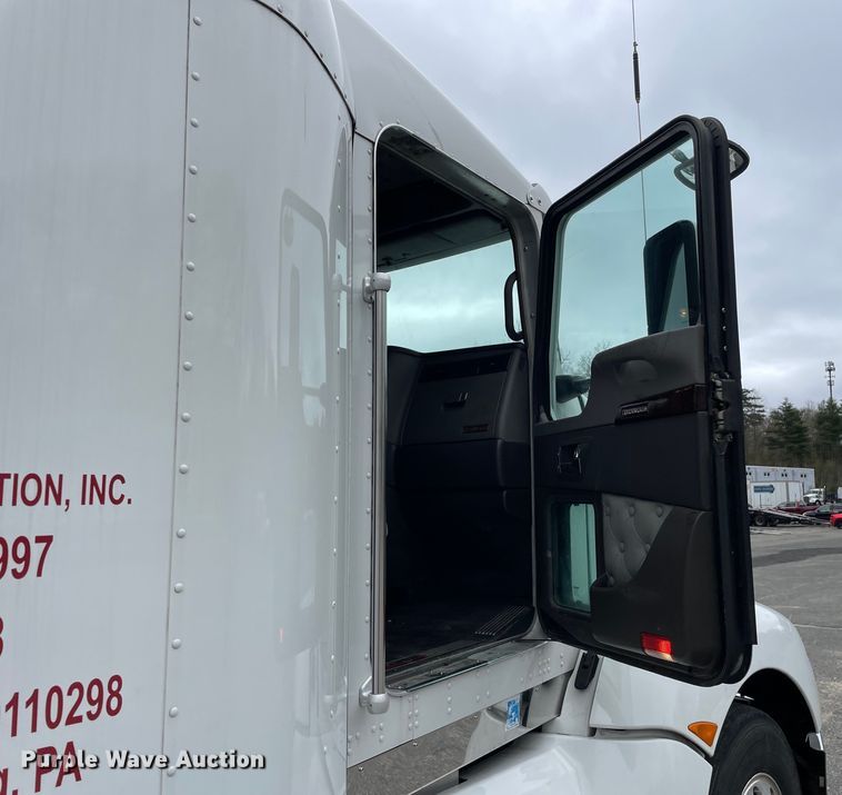 image for item OG9910 2015 Kenworth  T660 semi truck