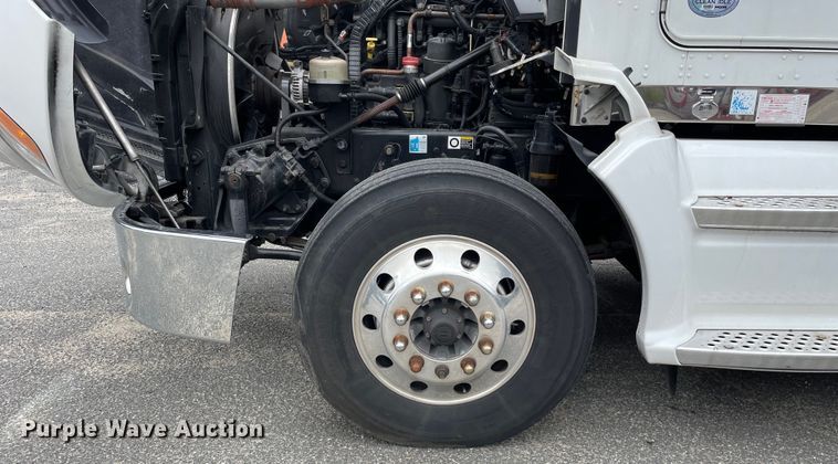 image for item OG9910 2015 Kenworth  T660 semi truck