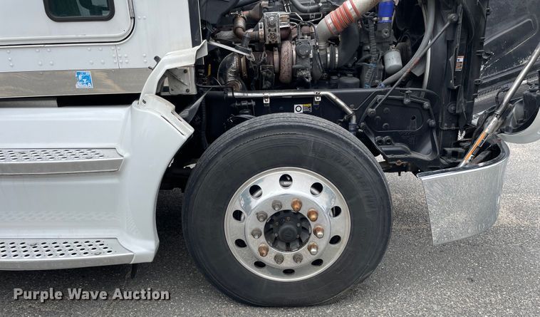 image for item OG9910 2015 Kenworth  T660 semi truck