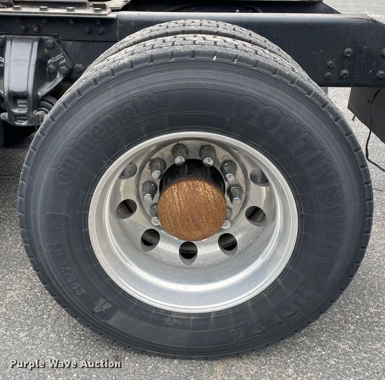 image for item OG9910 2015 Kenworth  T660 semi truck