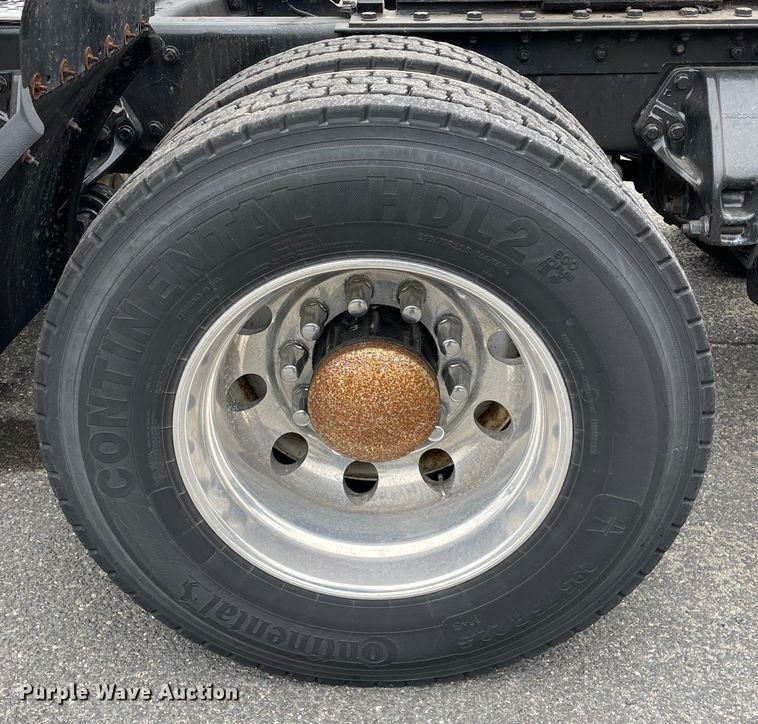 image for item OG9910 2015 Kenworth  T660 semi truck