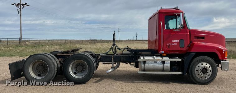 image for item OI9088 1998 Mack CH Series semi truck