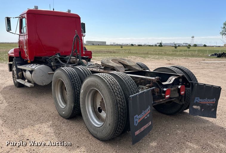 image for item OI9088 1998 Mack CH Series semi truck