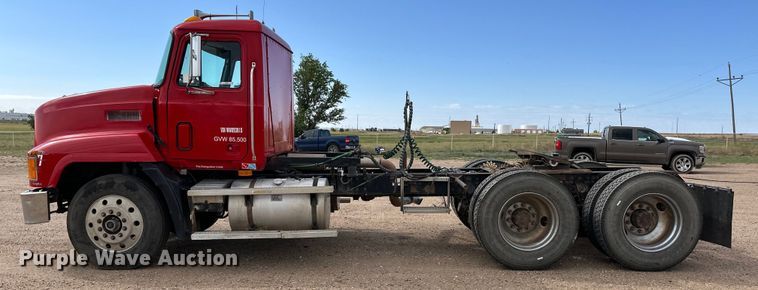 image for item OI9088 1998 Mack CH Series semi truck